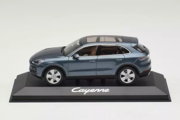 Minichamps Porsche Cayenne E3 2018 1:43 WAP0203110J